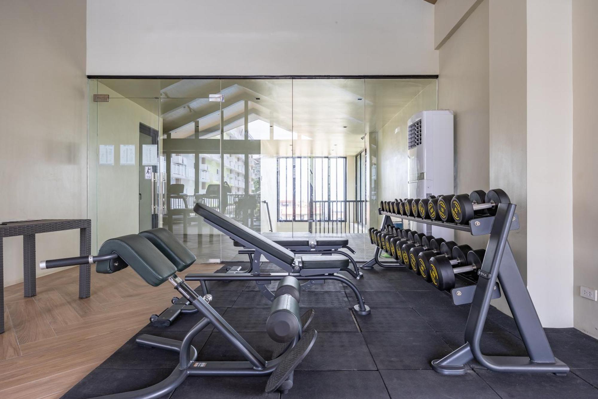 732 Express Condotel, 3 Minutes To Airport, With Gym & Pool Fast Wi-Fi, Free Netflix Мактан Екстериор снимка