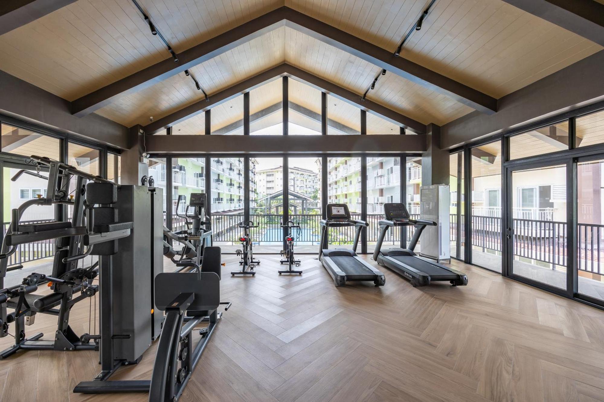 732 Express Condotel, 3 Minutes To Airport, With Gym & Pool Fast Wi-Fi, Free Netflix Мактан Екстериор снимка